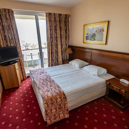 Dolphin & Conference Hotel