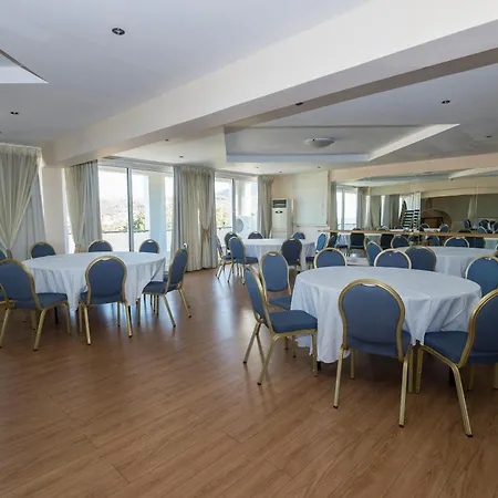 Dolphin & Conference Hotel