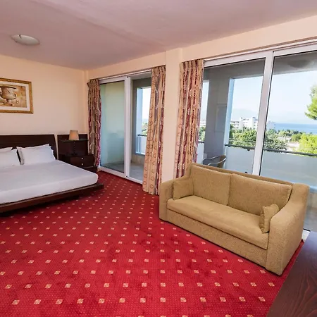Dolphin & Conference Hotel