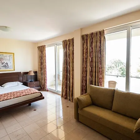 Hotel Dolphin & Conference Agioi Apostoloi (Attica)